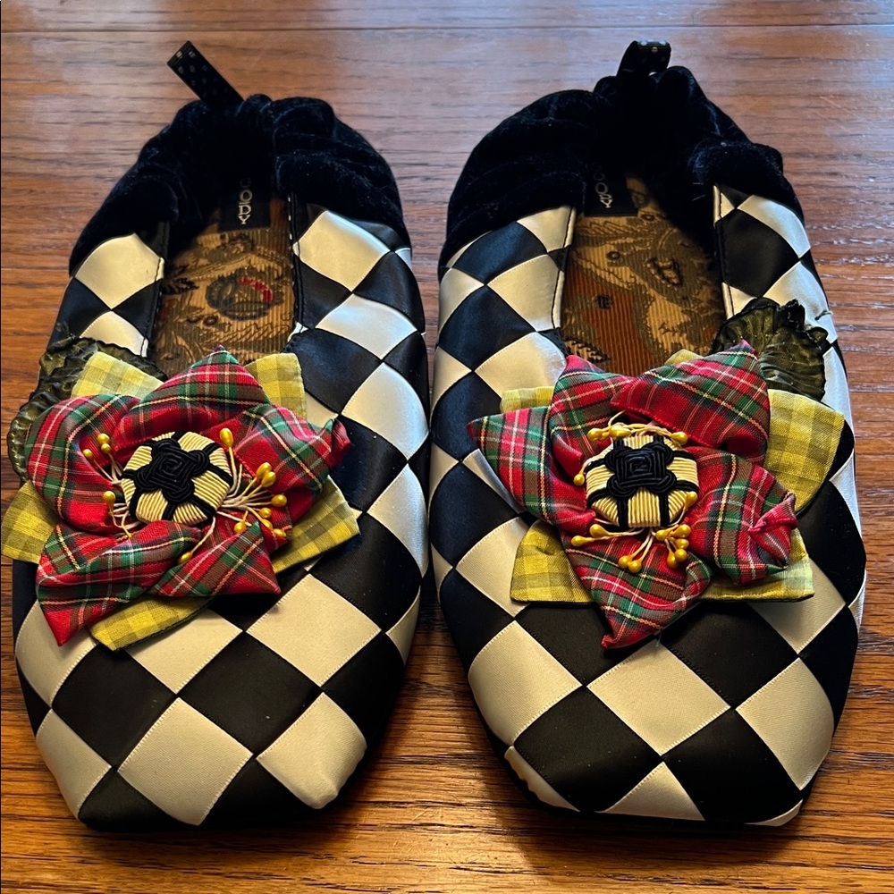 Black & White “MacKensiesque” Floral Women's Slippers